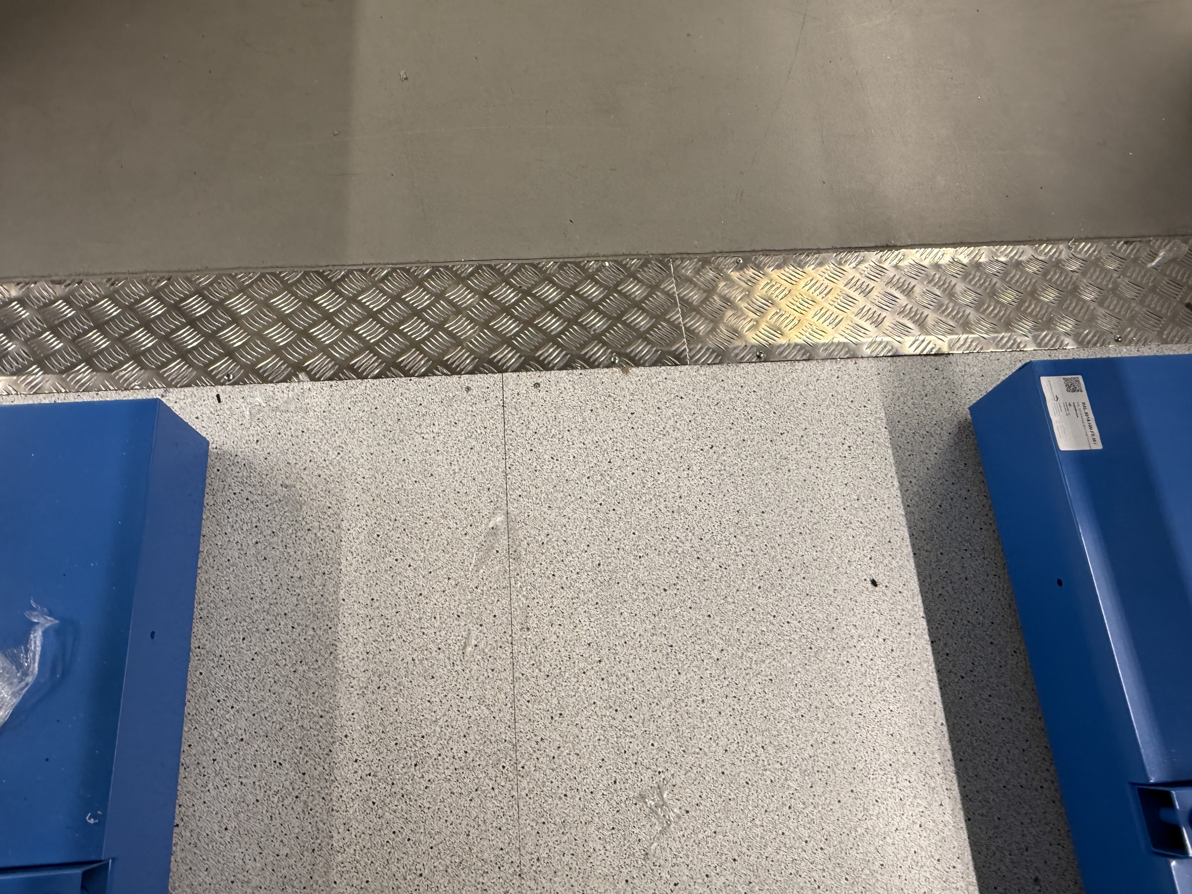 Verfahrbare Kragarmregalanlage / Langgutlager EMS mit Schienenführung